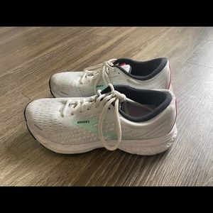 Brooks running shoes size 9. Only worn a few times